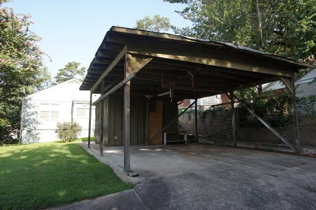 Building Photo - 303 Thayer St