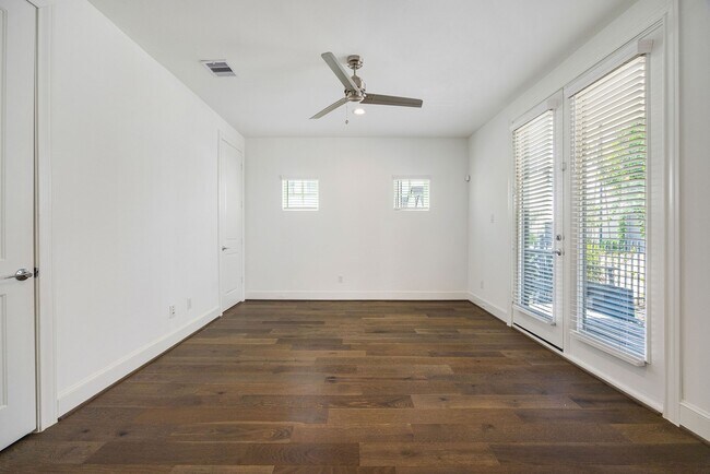 Foto del edificio - 3309 Timbergrove Heights St.