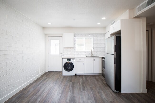 Building Photo - 6949 E Earll Dr