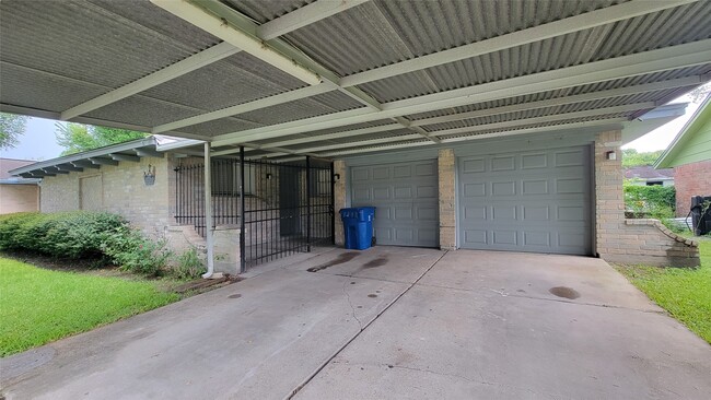 Building Photo - 12407 Russ Dr