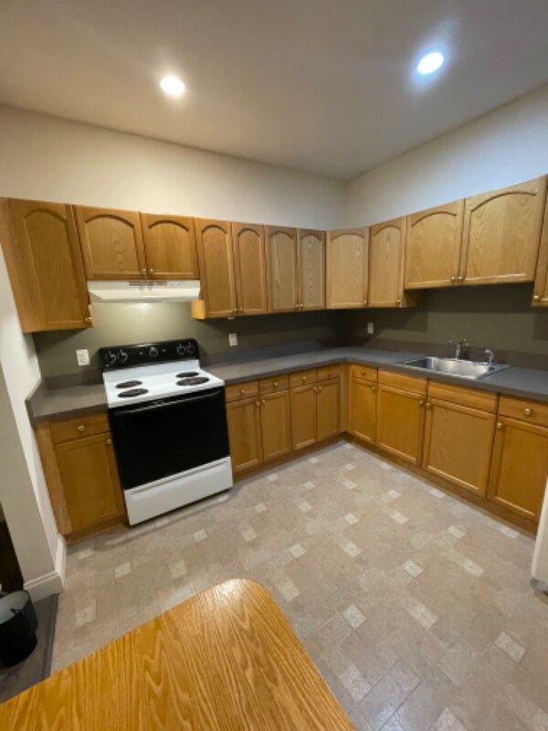 10 S Main St Unit 2, Middleborough, MA 02346 Room for Rent in