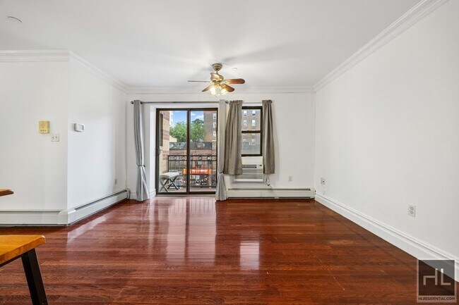Foto del edificio - 49-07-49-43 43rd Ave