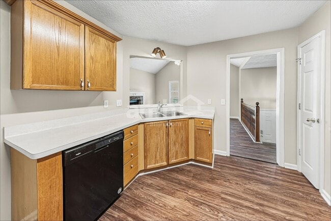 Building Photo - 624 Glendale Forest Dr
