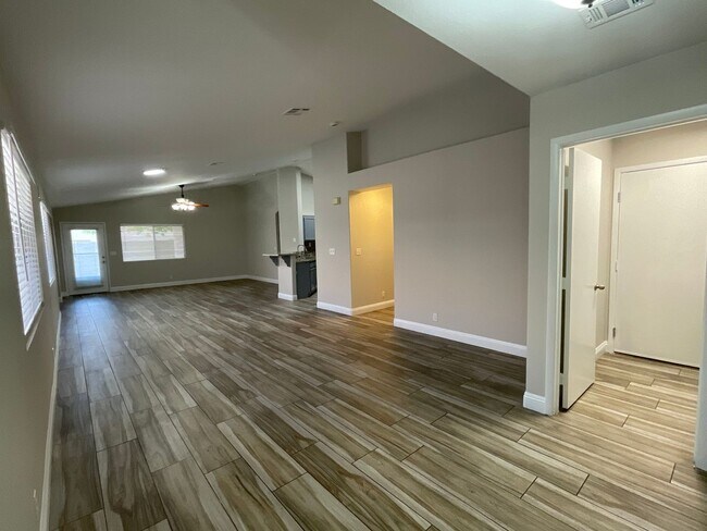 Foto del edificio - Single story 4br, 2bth, 2cg