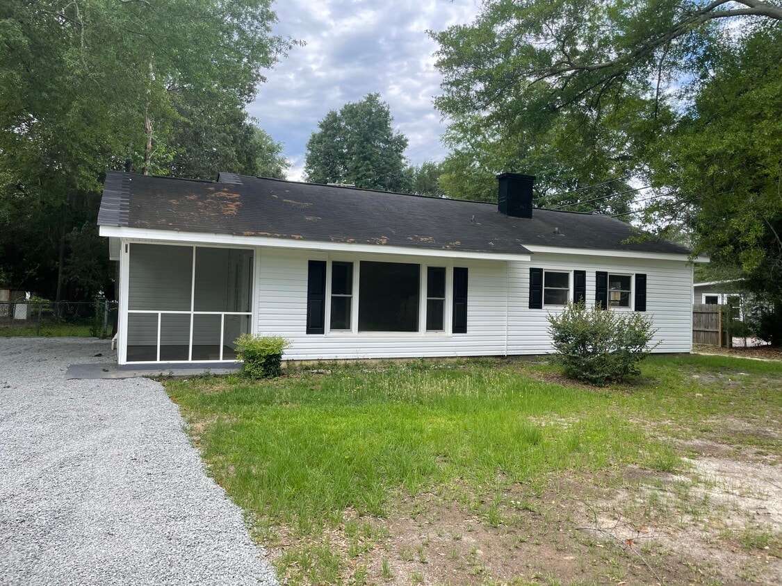 Primary Photo - 119 Smallridge St
