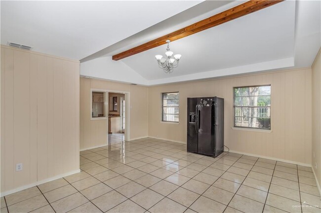 Foto del edificio - 21 E Saenz Ave