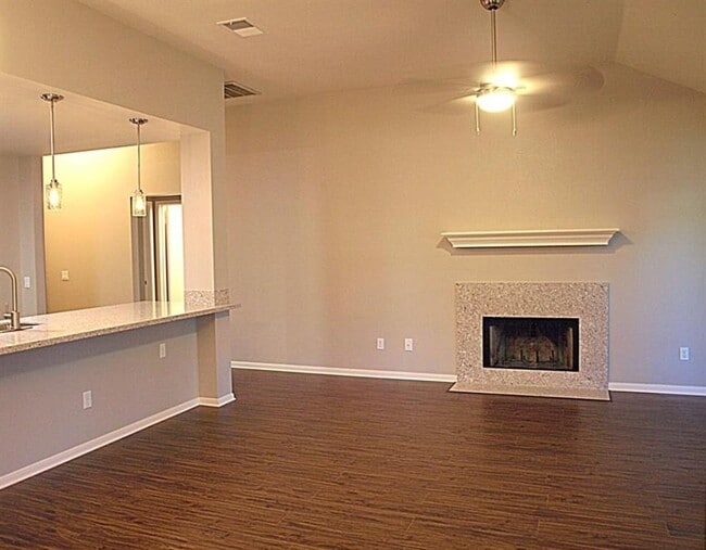 Building Photo - 2200 Larston Ln
