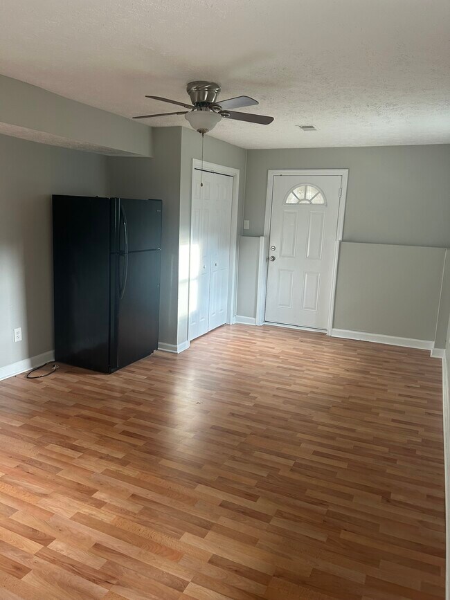 Foto del edificio - 4220 Daniel Dr