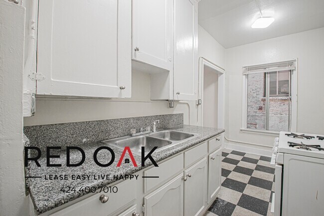 Foto del edificio - 425–427 S. Grand View St-5205