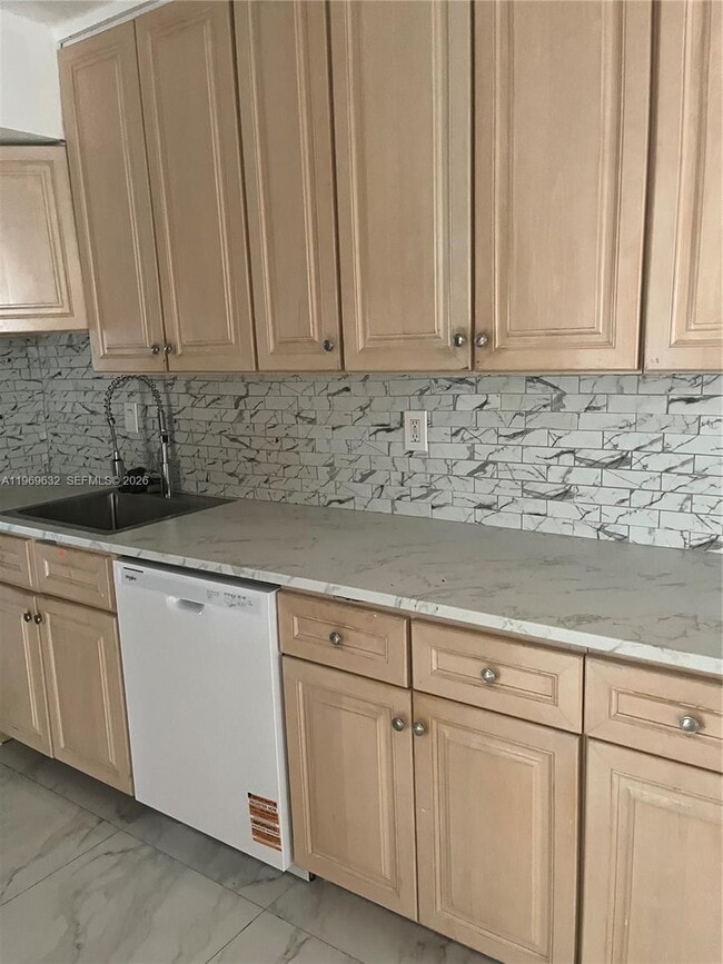 Building Photo - 6548 Racquet Club Dr