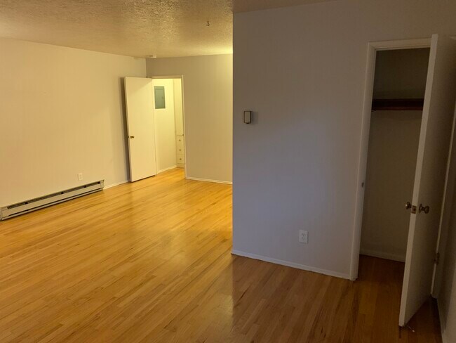 Building Photo - 4540 SW Dogwood Ln