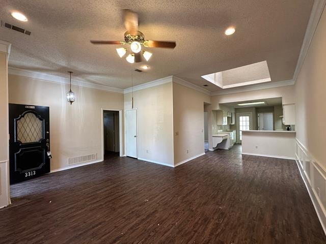 Foto del edificio - 3313 Hilltop Ln