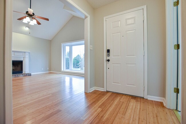 Building Photo - Pet Friendly Three Bedroom!