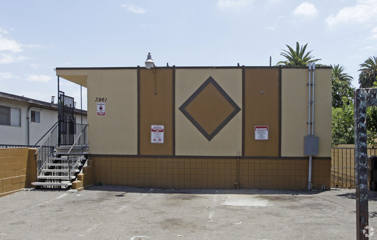 Foto del edificio - 3961 Ocean View Blvd