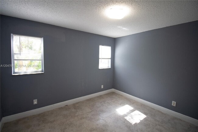 Foto del edificio - 825 SW 10th St
