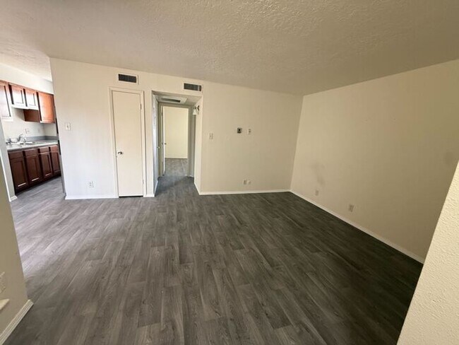 Building Photo - 4601 Carlisle Blvd NE