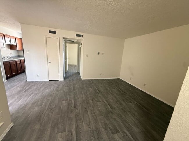 Foto del edificio - 4601 Carlisle Blvd NE