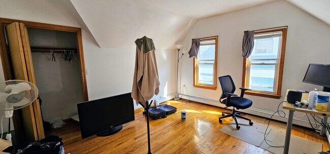 Foto del edificio - Great value - Lower Allston 3 bed Near Boston Landing!