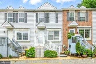 Building Photo - 111 Gateway Dr