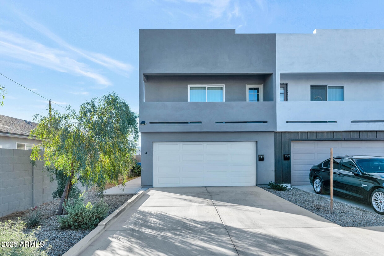 Primary Photo - 2509 E Broadway Rd