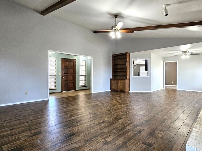 Building Photo - End of Summer Move-in Special! **$250 off ...