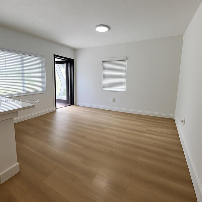 Foto del edificio - 785 NW 96th St