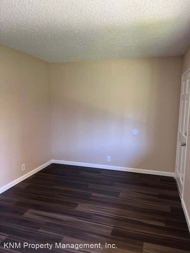 Building Photo - 2 br, 1.5 bath House - 458 E. 234th Walk