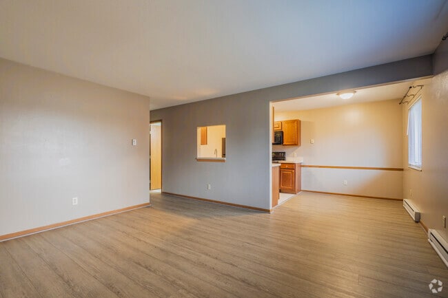 2BR, 1BA - 900SF - Dining Room - Garden Ridge