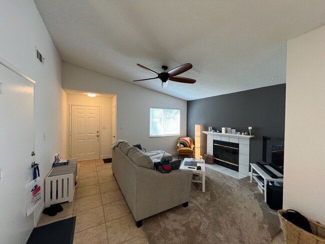 Foto del edificio - Two bedroom patio home located in NW Modesto!