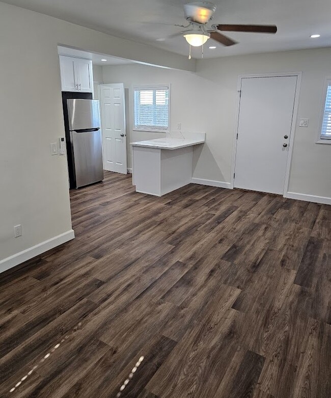 Building Photo - 3136 Casitas Ave