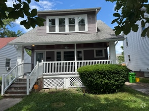 Building Photo - 1551 E 195th St