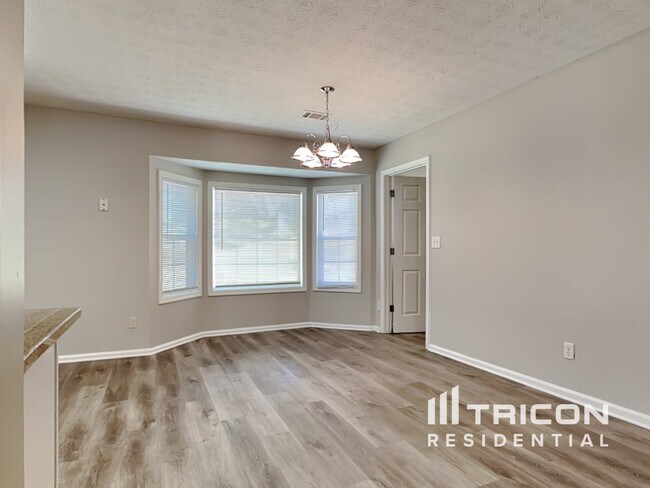 Foto del edificio - 530 Saddle Shoals Dr