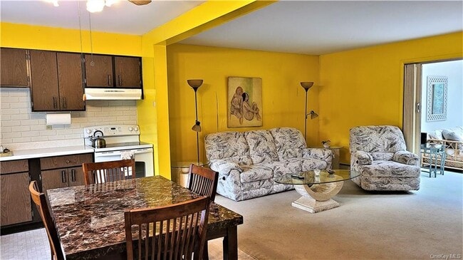 Building Photo - 52 Medallion Rd