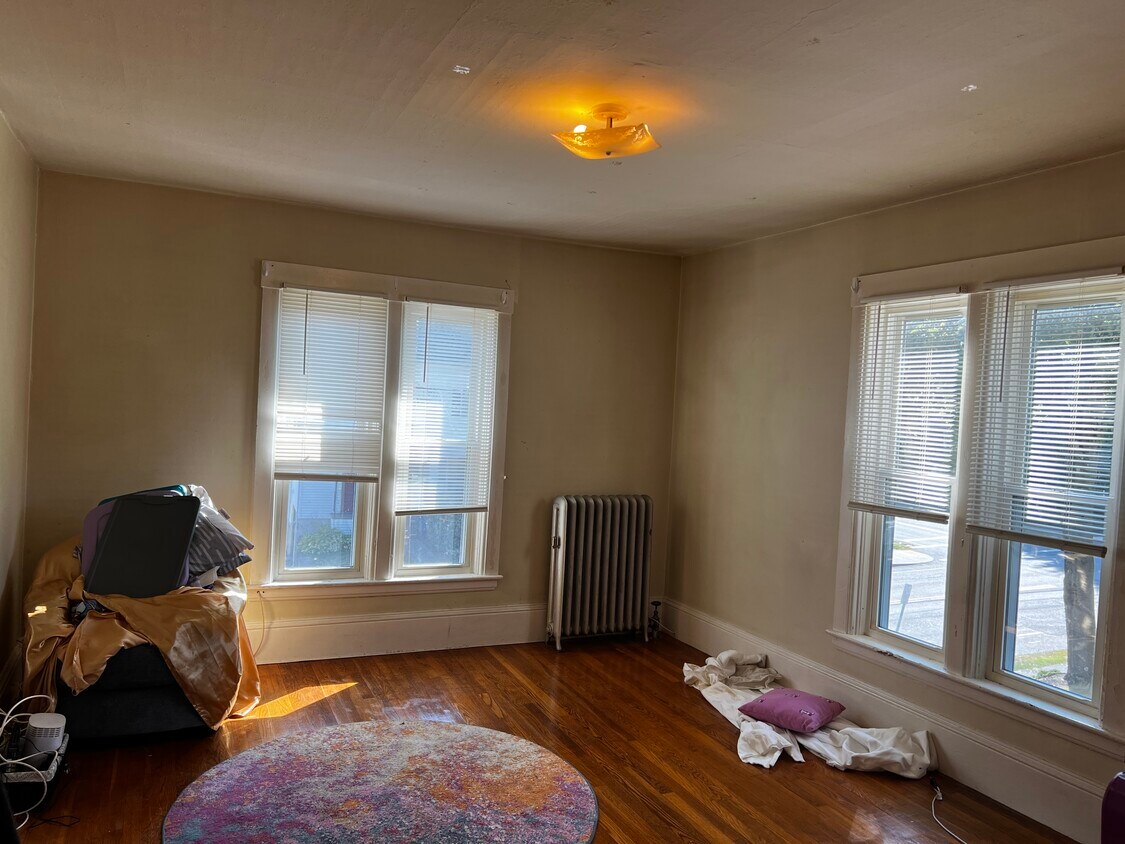 Foto principal - 137 Merriam Ave
