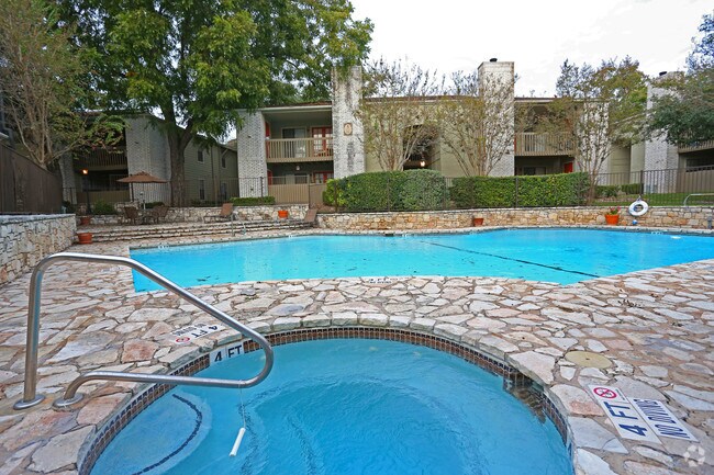 Deer Oaks - Alquileres en San Antonio, TX | Apartamentos.com