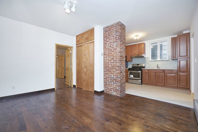 Foto del edificio - 5720 66th St