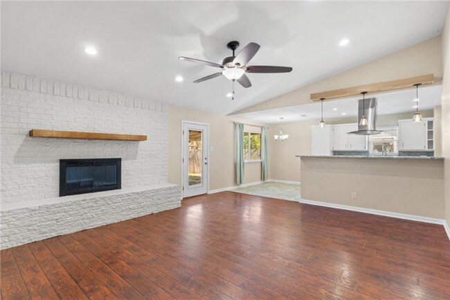 Foto del edificio - 3810 Hillside Dr