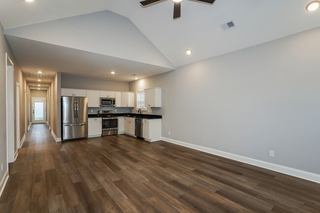 Foto del edificio - Stunning 3 Bedroom in Clarksville!