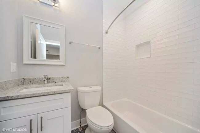 Foto del edificio - 1750 W Summerdale Ave