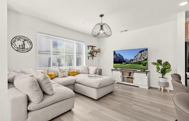 Building Photo - 359 Sweet Pl