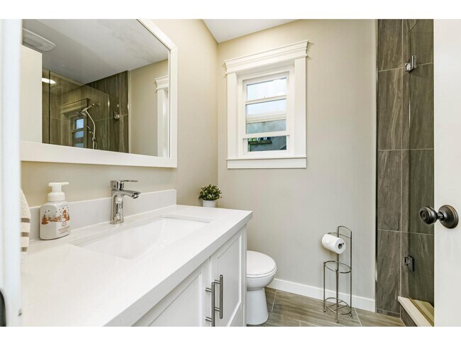 Photo du bâtiment - 19843-19848 48 Ave