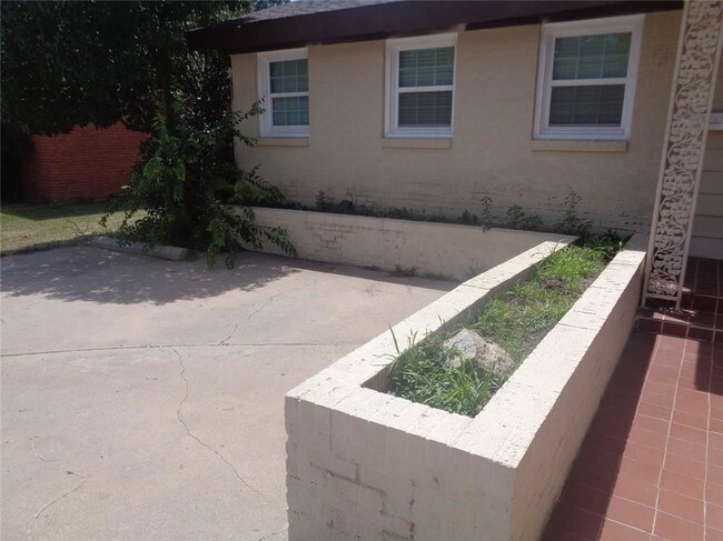 Foto del edificio - 2418 Woodard St