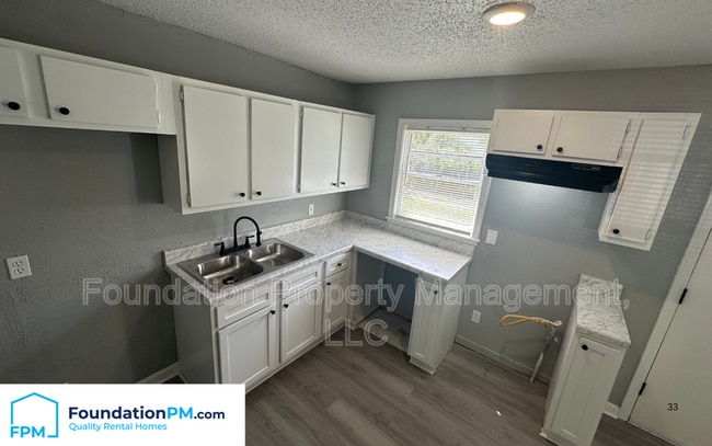 Building Photo - 4995 Stacey Rd