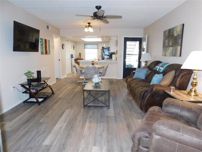 Foto del edificio - 305 Meadow Ln