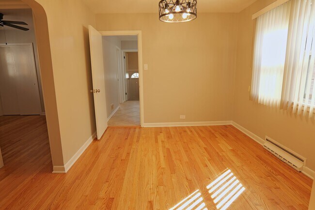 Foto del edificio - 5047 S Leclaire Ave