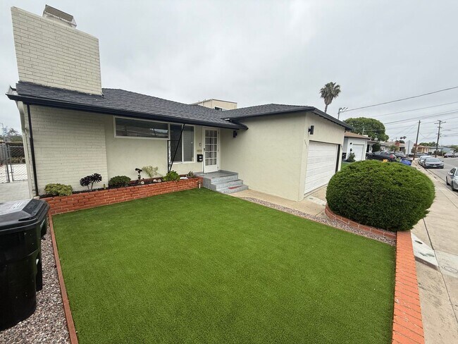 Foto del edificio - Renovated in 2023!! 4BD/2BA; Quick Walk to Campus (Lease out, pending signatures. Check back in a...