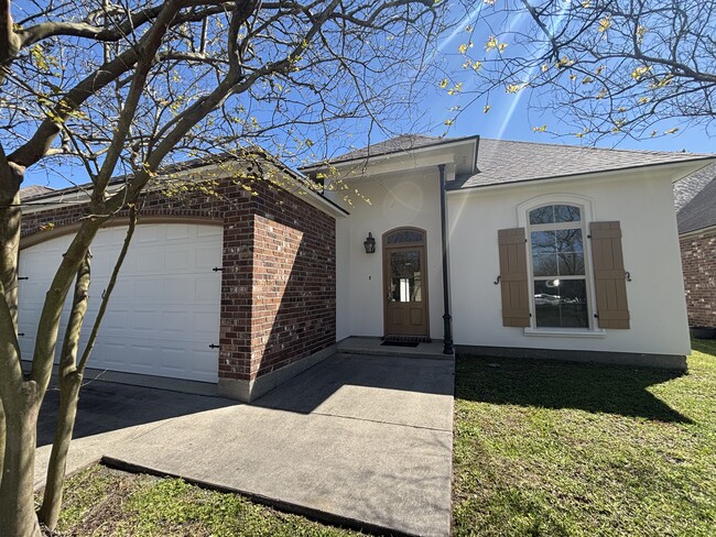 Building Photo - 7047 Sweetspire Dr