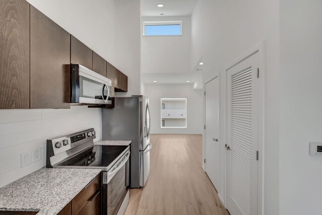 Building Photo - Modern 1 bedroom apartment near Germantown...