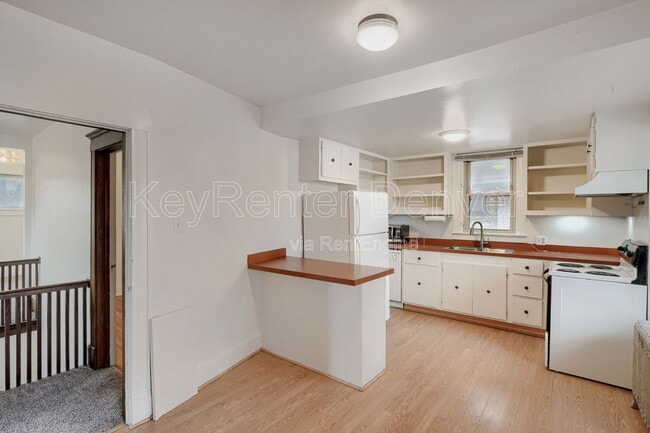 Photo - 1275 Detroit St Apartment