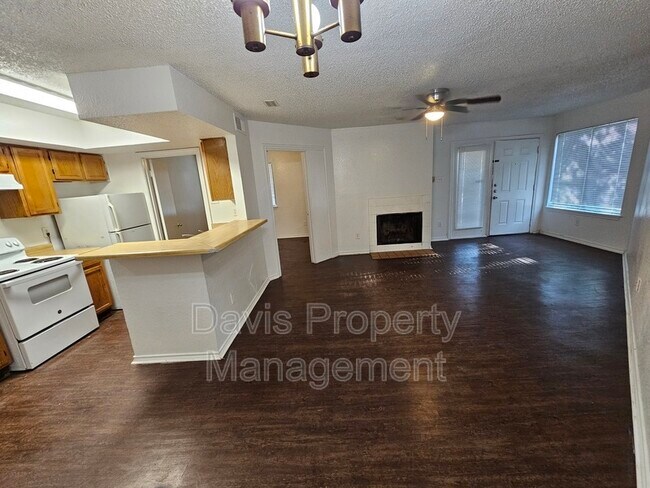Foto del edificio - 9805 Walnut St